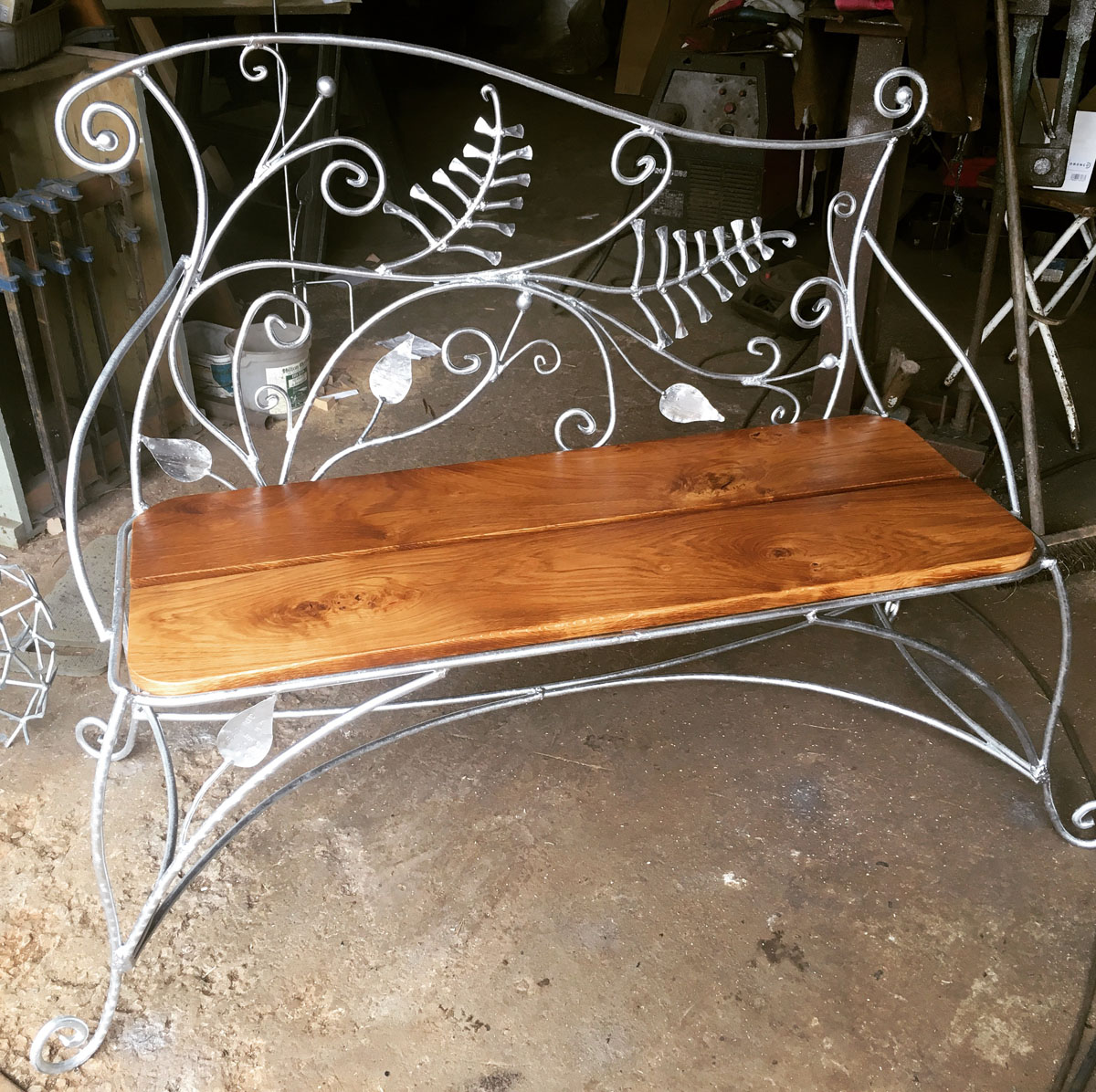Daisy Bench Butterfly and Daisy Bench – Big Black House Design